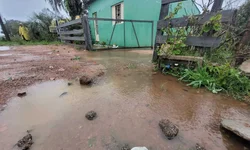 Mais de 93 milímetros resultam em alagamentos em toda cidade