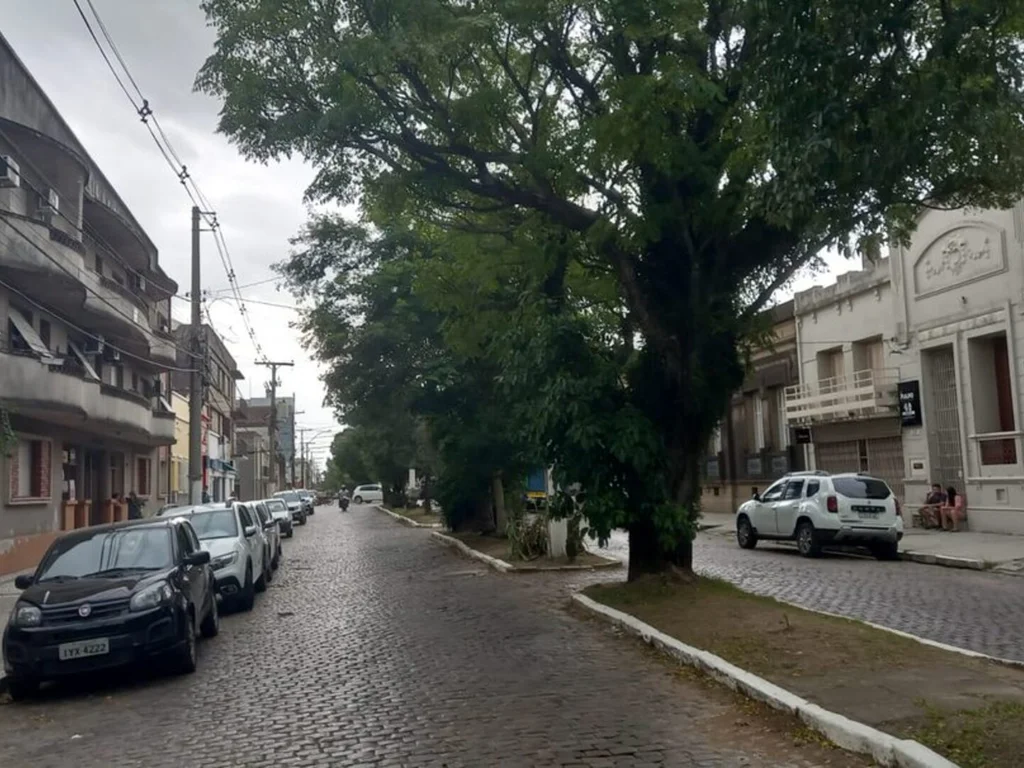 Centro fica sem luz durante toda a tarde
