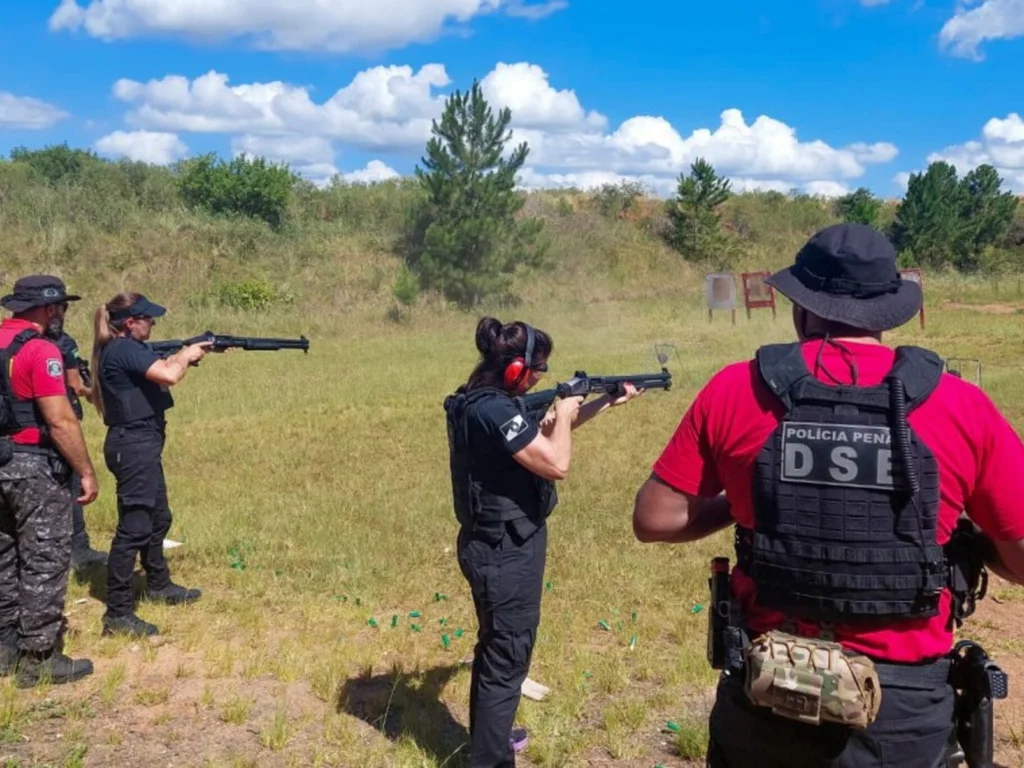 Policiais Penais fazem capacitação com espingarda calibre 12