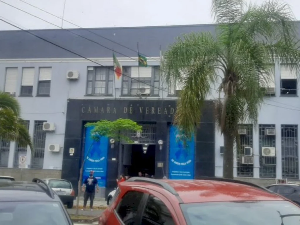 Madrugada é marcada por batalha verbal