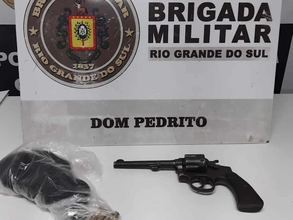 Atiradores invadem residência e tentam matar morador