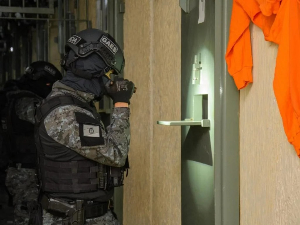 Operação Mute visa combater o crime de comunicação ilícita nos presídios