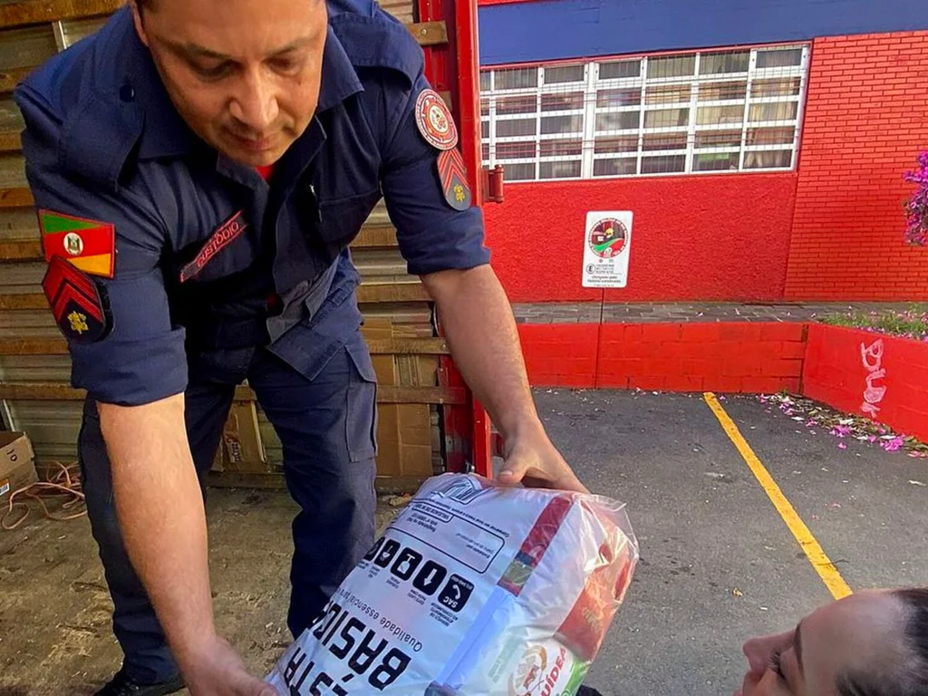 Clubes gaúchos fazem campanha de doações às vitímas das enchentes