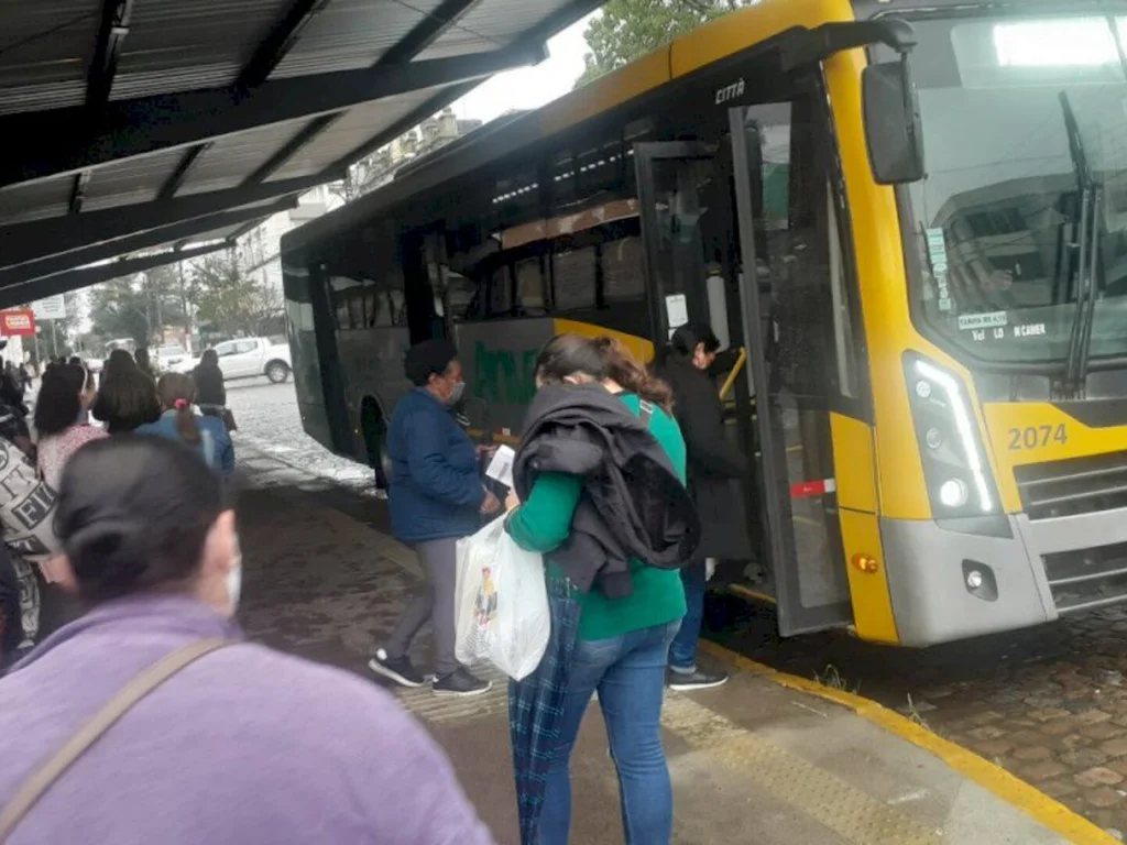Empresas de ônibus se adaptam no retorno ao ritmo normal