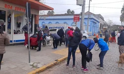 Parede de caixas de leite é erguida no presídio