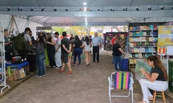 Escritora de 24 anos lançará seu primeiro livro