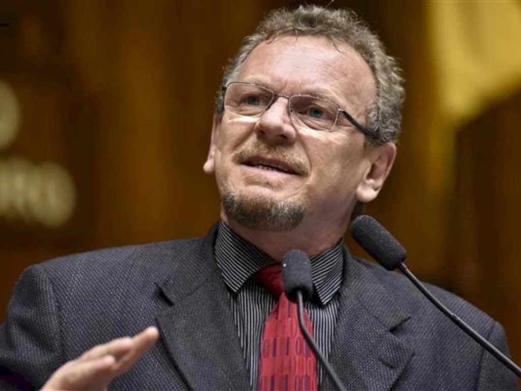 Mainardi defende valorização do piso regional