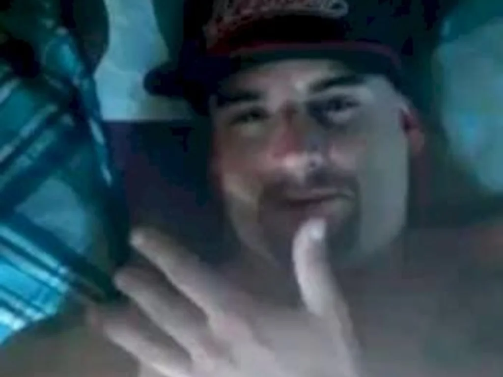 Homem pode ter sido assassinado a pedra e pedaço de cadeira