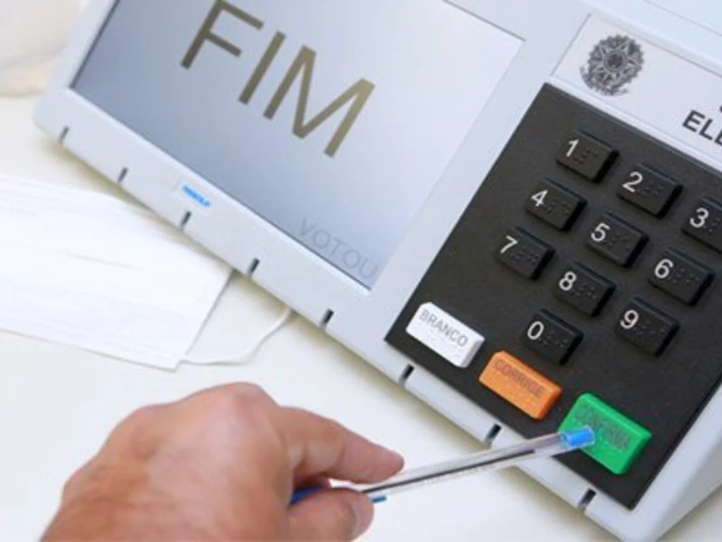 Federação e partidos devem atender cota de gênero