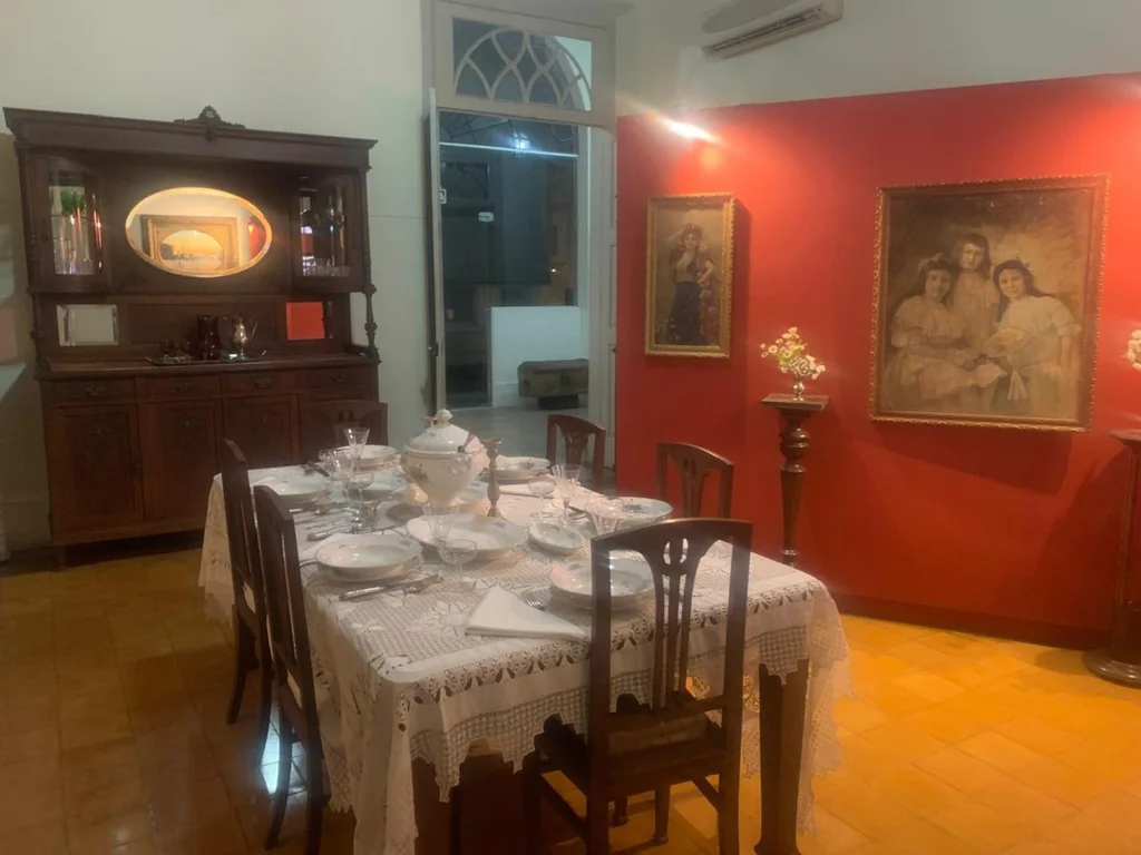 Associação Pró-Santa Thereza adquire móveis históricos