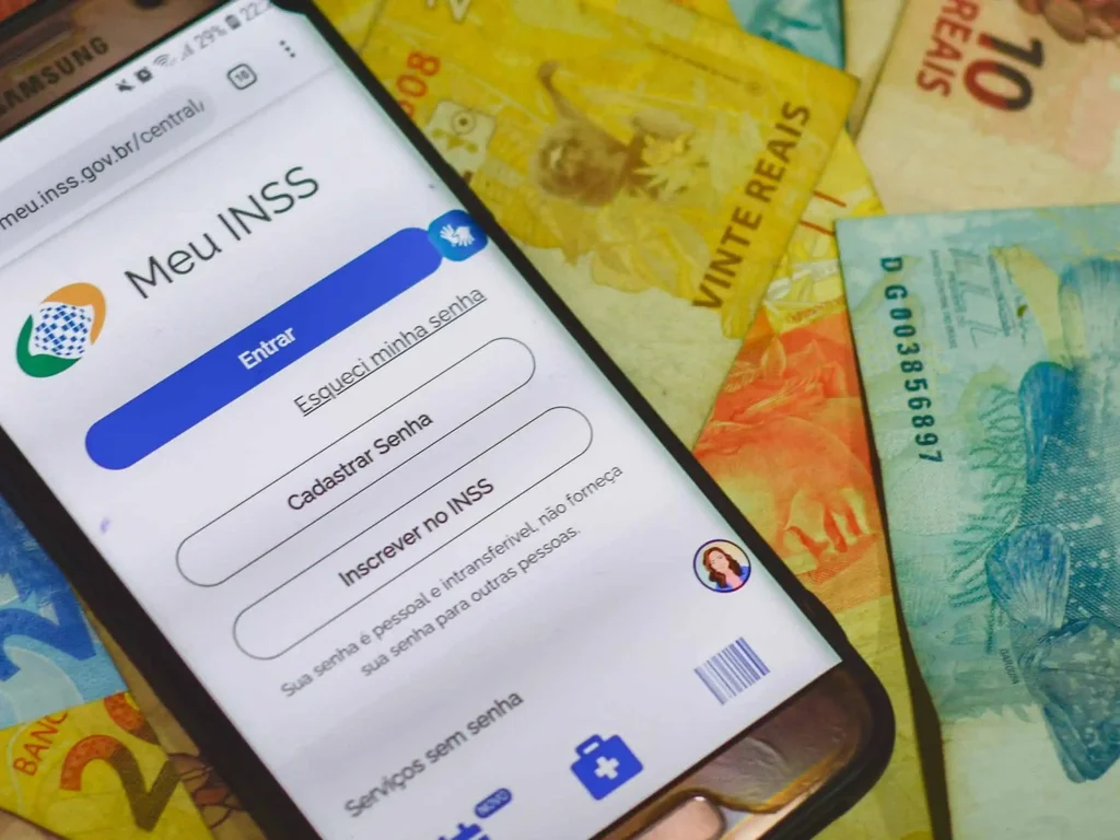 Começa pagamento do 13º dos beneficiários do INSS