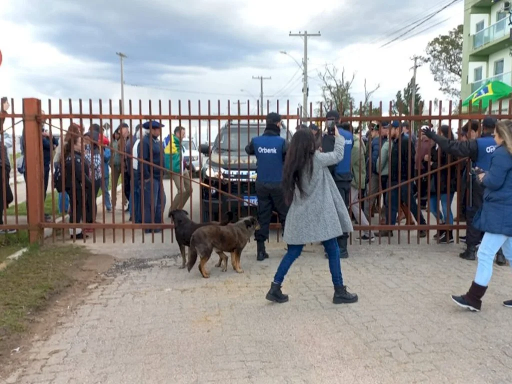 Homenagem a Pepe Mujica é marcada por protesto