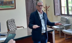 Prefeito não garante pagamento do 13º salário