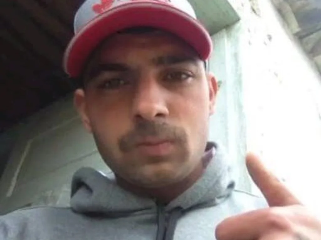 Jovem morre após carro capotar