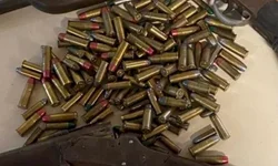 Armas e rádios comunicadores são apreendidos