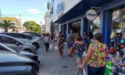 Jovens são baleados na saída de uma festa