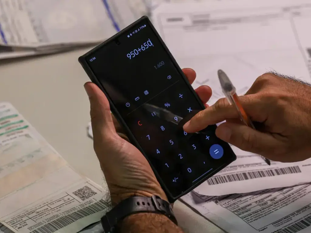 Endividamento cai no RS, mas comprometimento da renda preocupa