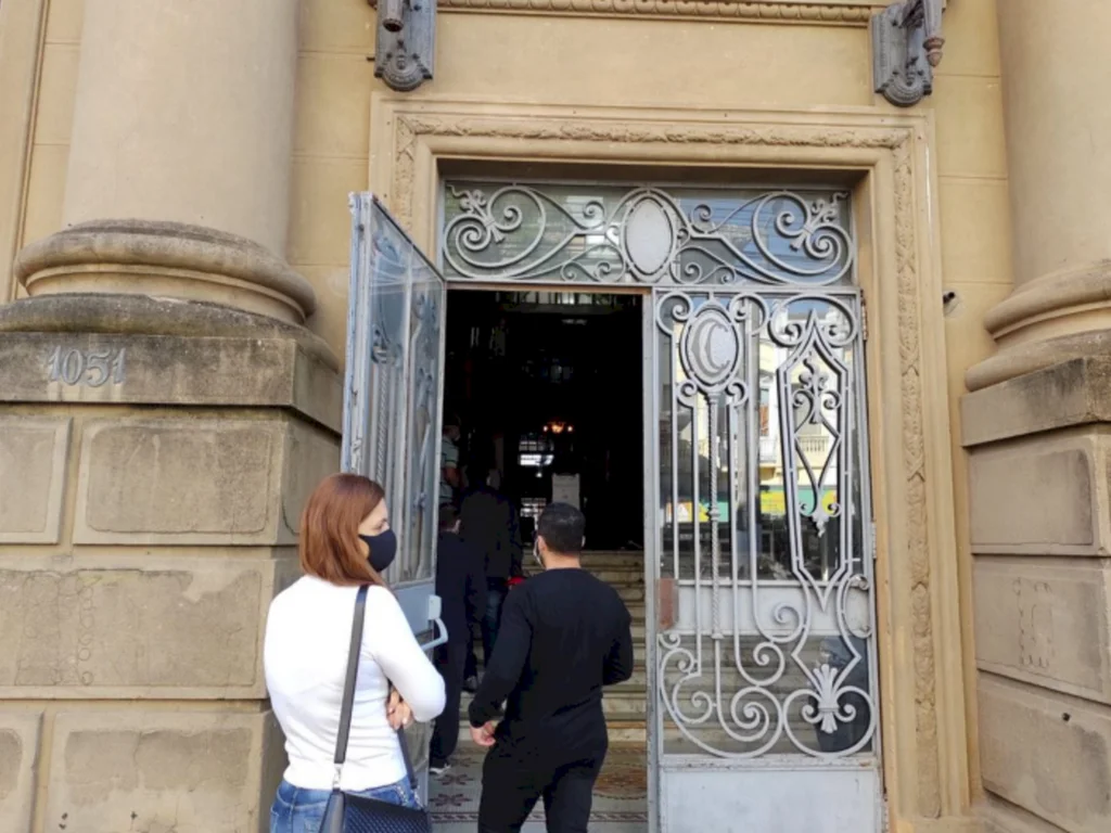 Vacinação contra a covid-19 vai até as 17h