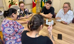 Contratação de cuidadores é debatida entre vereadores e Smed