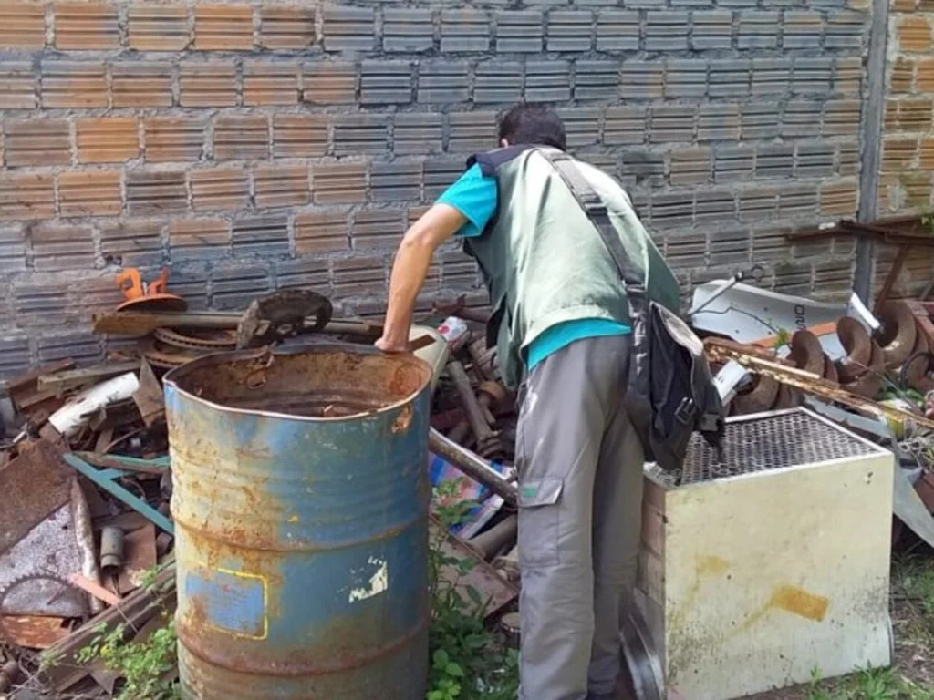 Pontos são pulverizados a cada 15 dias para eliminação do mosquito da dengue