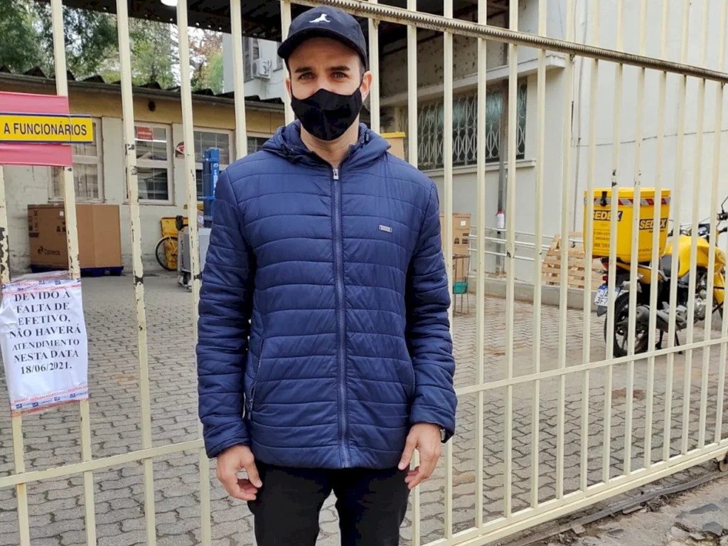 Vereador verifica problemas nos Correios