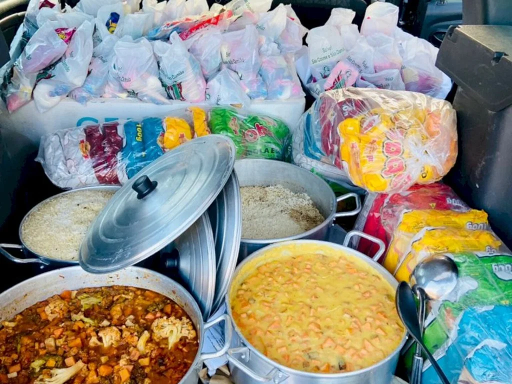 Grupo leva doações para comunidades no Cosme e Damião