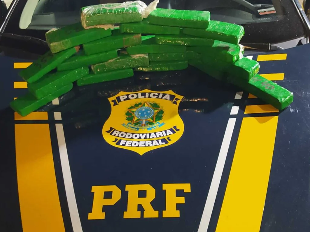 Passageiro de ônibus é preso com maconha em Bagé