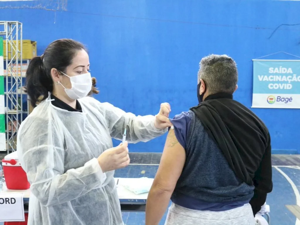 Queda de internações é proporcional ao avanço da vacinação