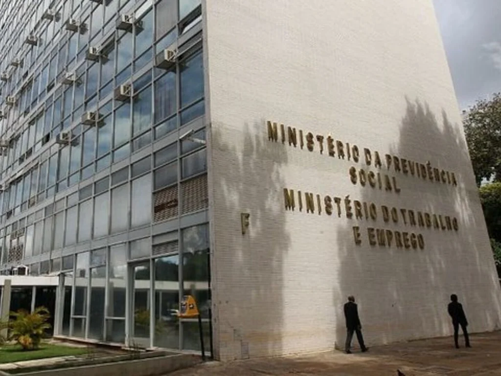 Reforma nas normas trabalhistas altera trabalho aos domingos e feriados