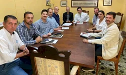 Editorial em tom de julgamento