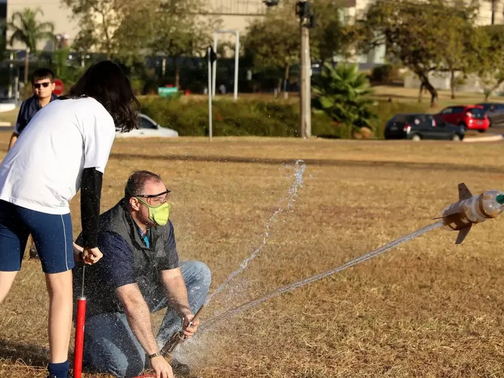 Escolas podem inscrever alunos na Olimpíada de Astronomia e Foguetes