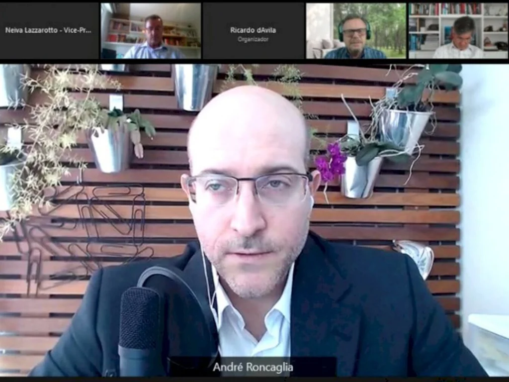 Subcomissão presidida por Mainardi ouve economista