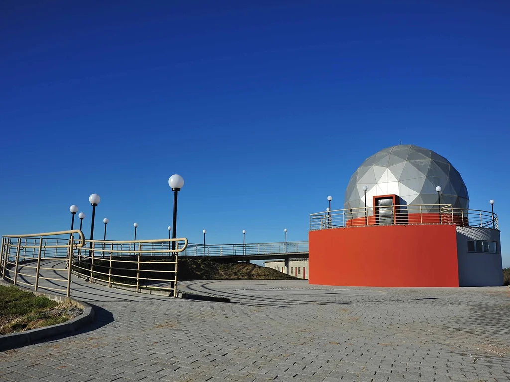 Exposição “AstroArte” inaugura semestre com homenagem aos planetários