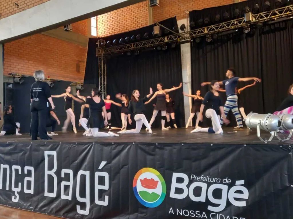 Dança Bagé começa com mais de 2,8 mil bailarinos