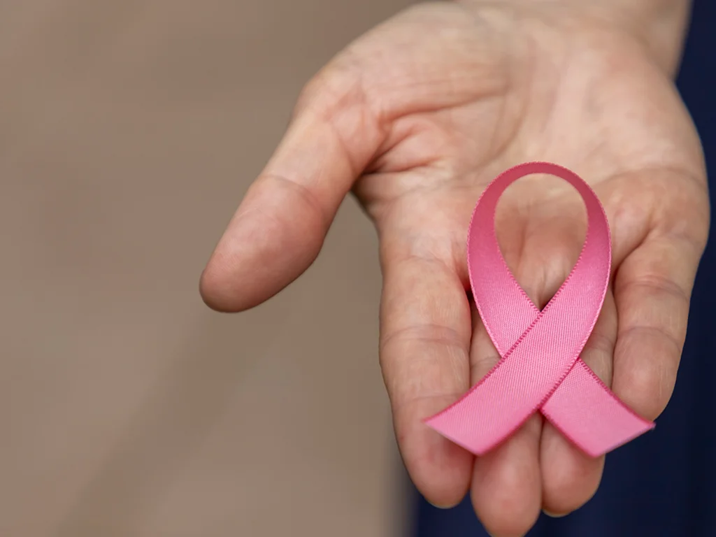 Caminhadas, exames e palestras reforçam prevenção