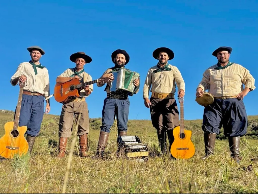 Grupo Carqueja anima Baile Farroupilha com entrada solidária