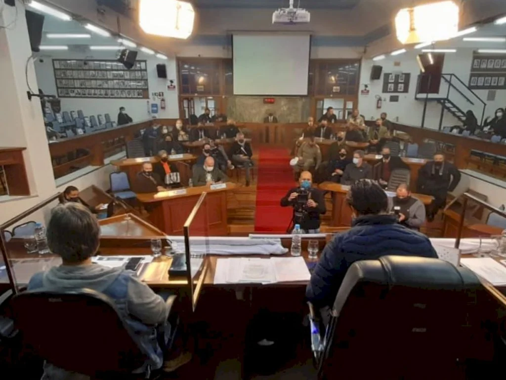 Rodrigo Fialho sai e Lia Rejane retorna para o Legislativo