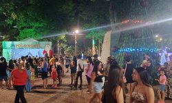 Famílias lotam a praça para viver a magia do Natal