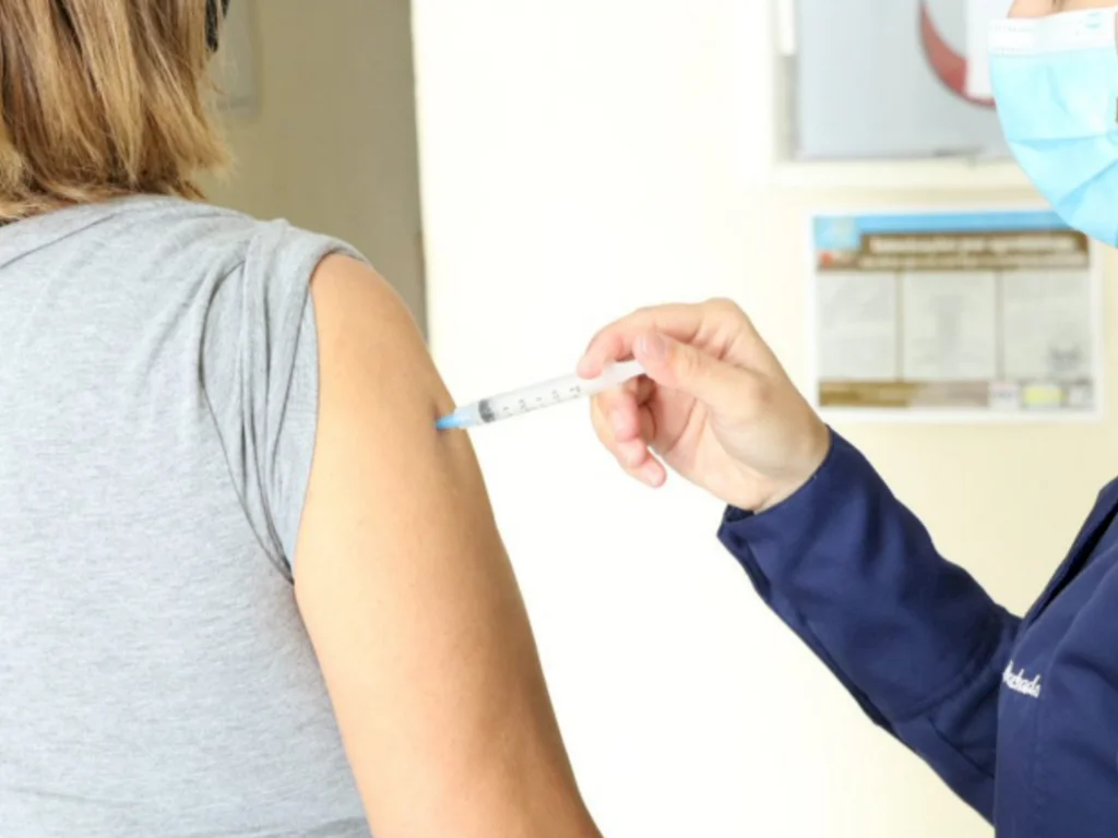 Saúde apela para população garantir reforço