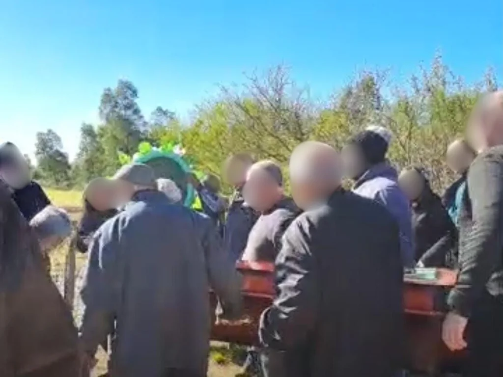 Impasse em sepultamento expõe restrições em cemitério na Vila Industrial