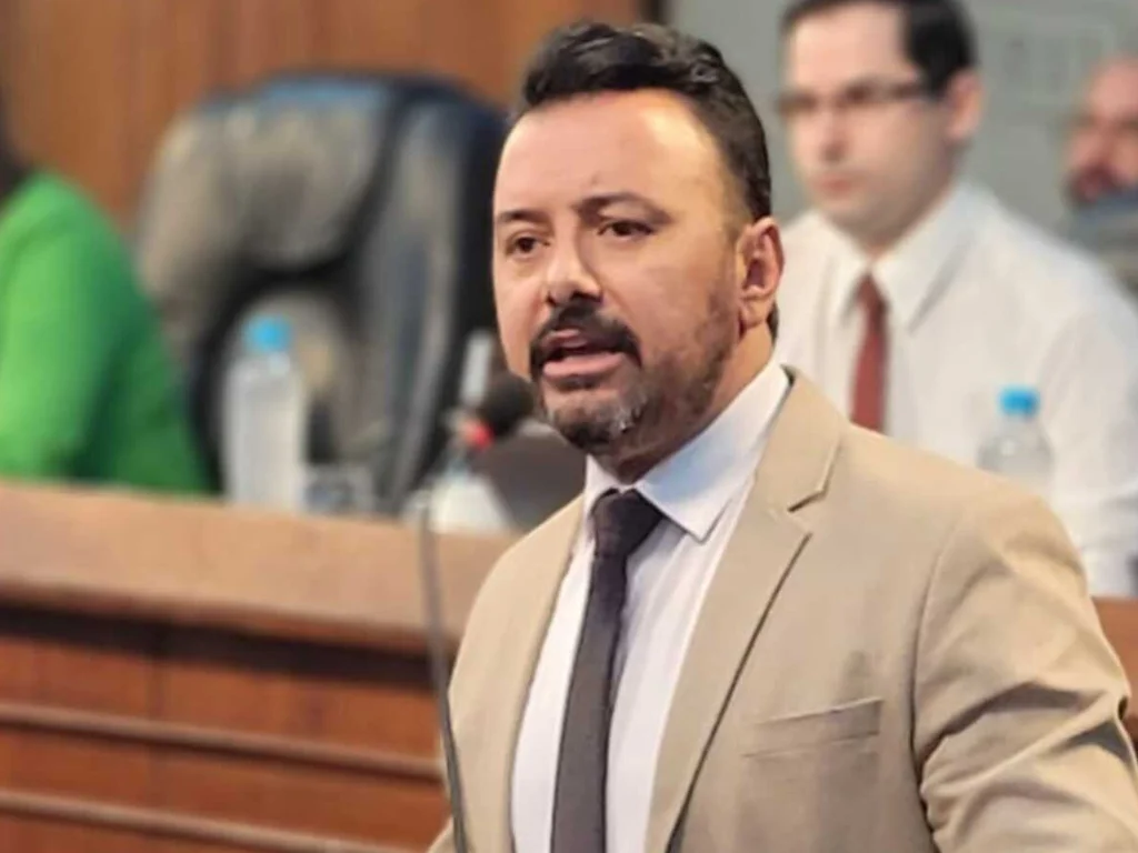 Rodrigo Ferraz volta a criticar a gestão de Mainardi