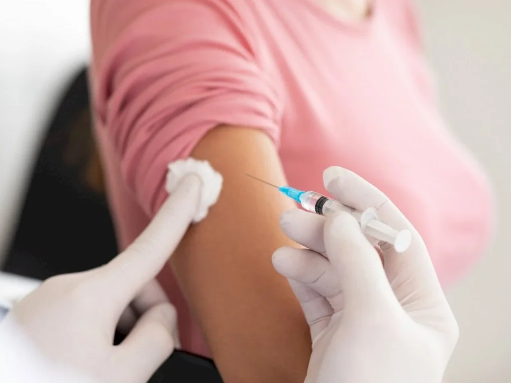 Dia é de vacinação contra meningite e HPV