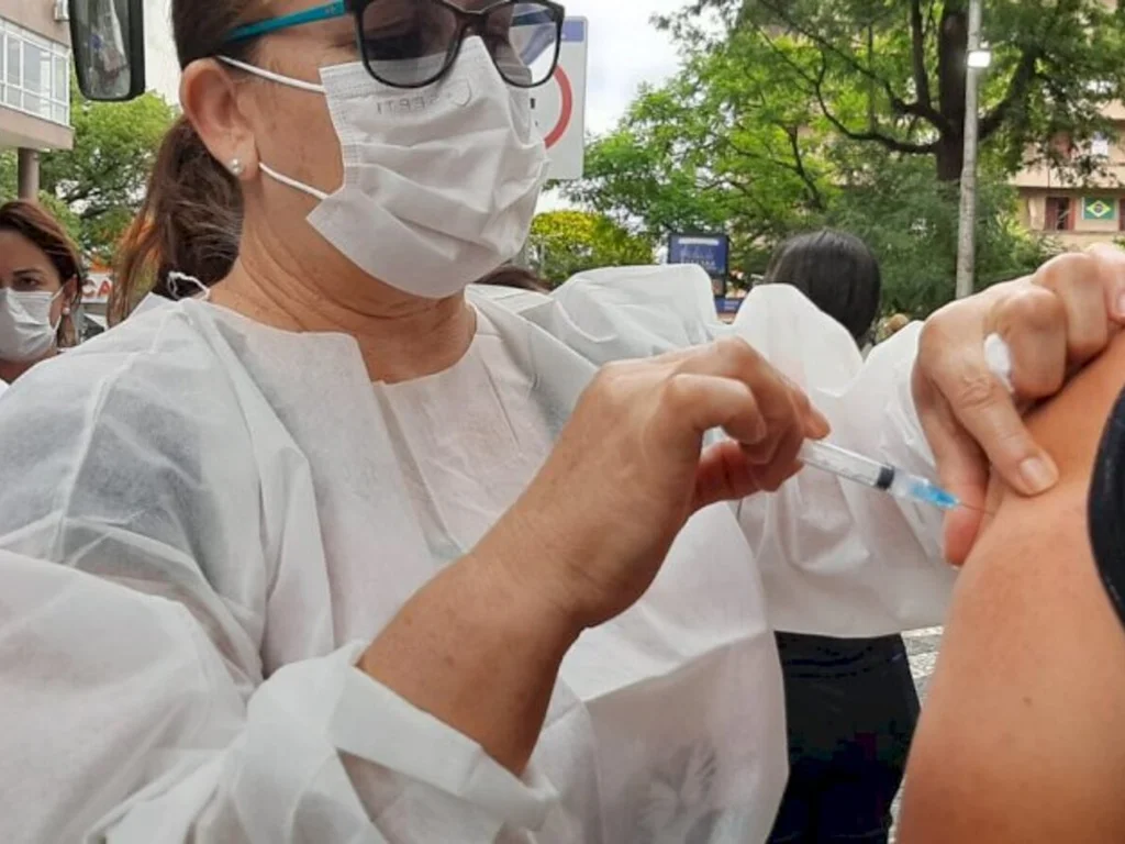 Doses da Pfizer estão disponíveis no São Pedro