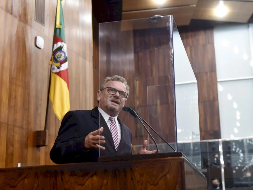 Mainardi diz que percentual do reajuste é uma vitória