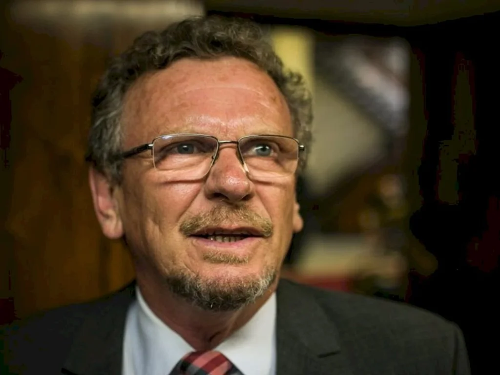 Comissão ouve Yeda Crusius e Pedro Simon