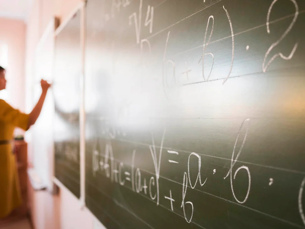 Piso do magistério sobe 5,4% e chega a R$ 5,1 mil