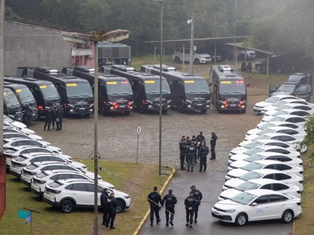 Polícia Penal recebe novas viaturas e micro-ônibus