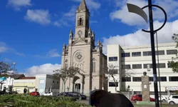 Brechó arrecada fundos para reforma da Auxiliadora