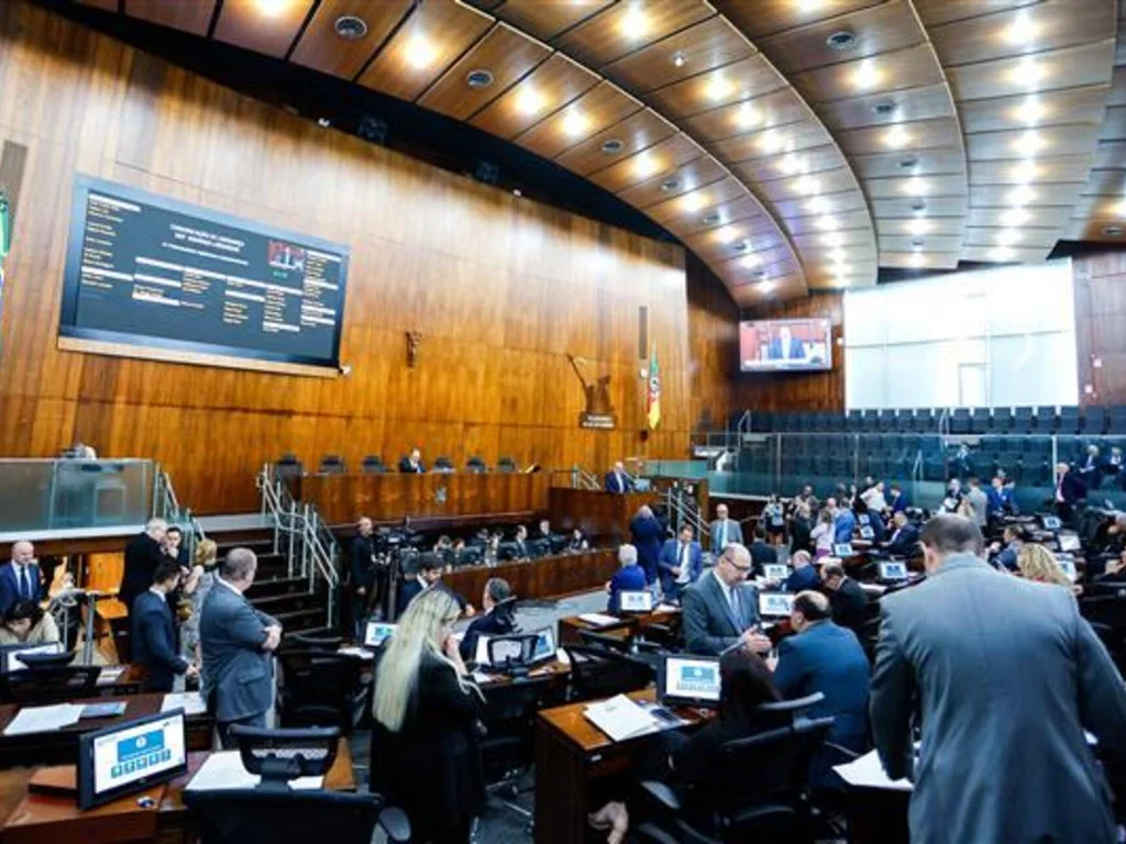 Projetos querem garantir mais transparência na cobrança e contratação de empréstimos