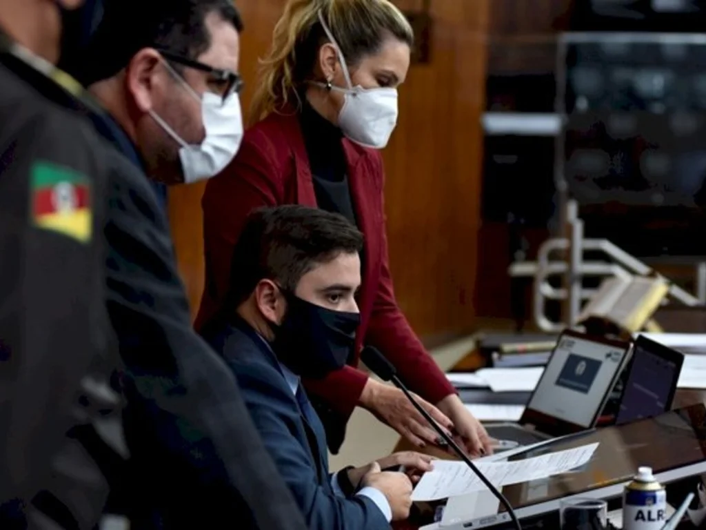 Deputados aprovam PEC do plebiscito